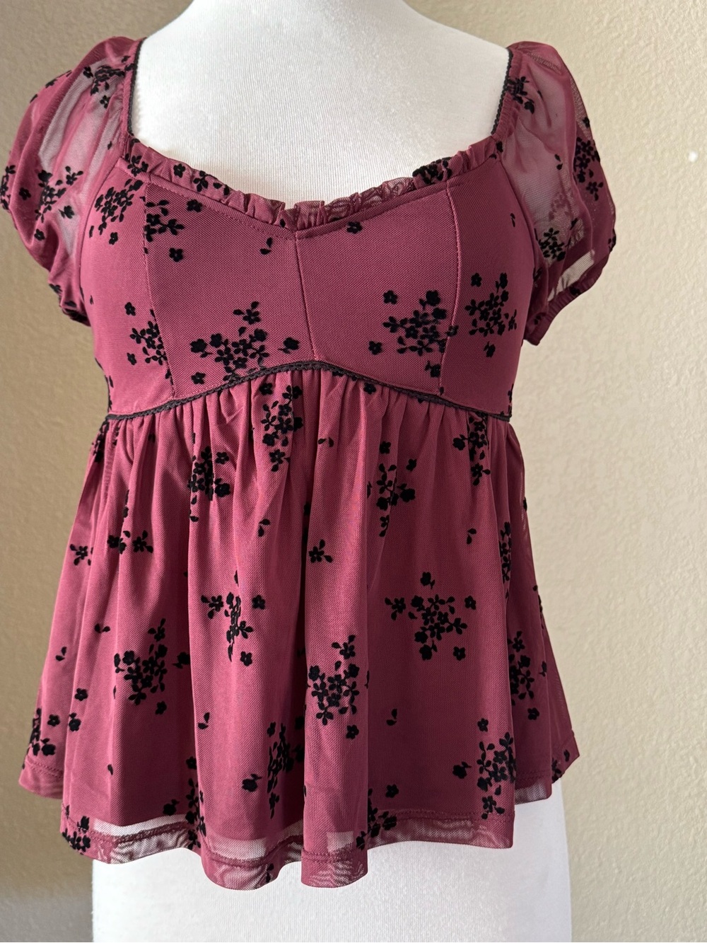 Women's Wine Floral Puff Sleeve Top